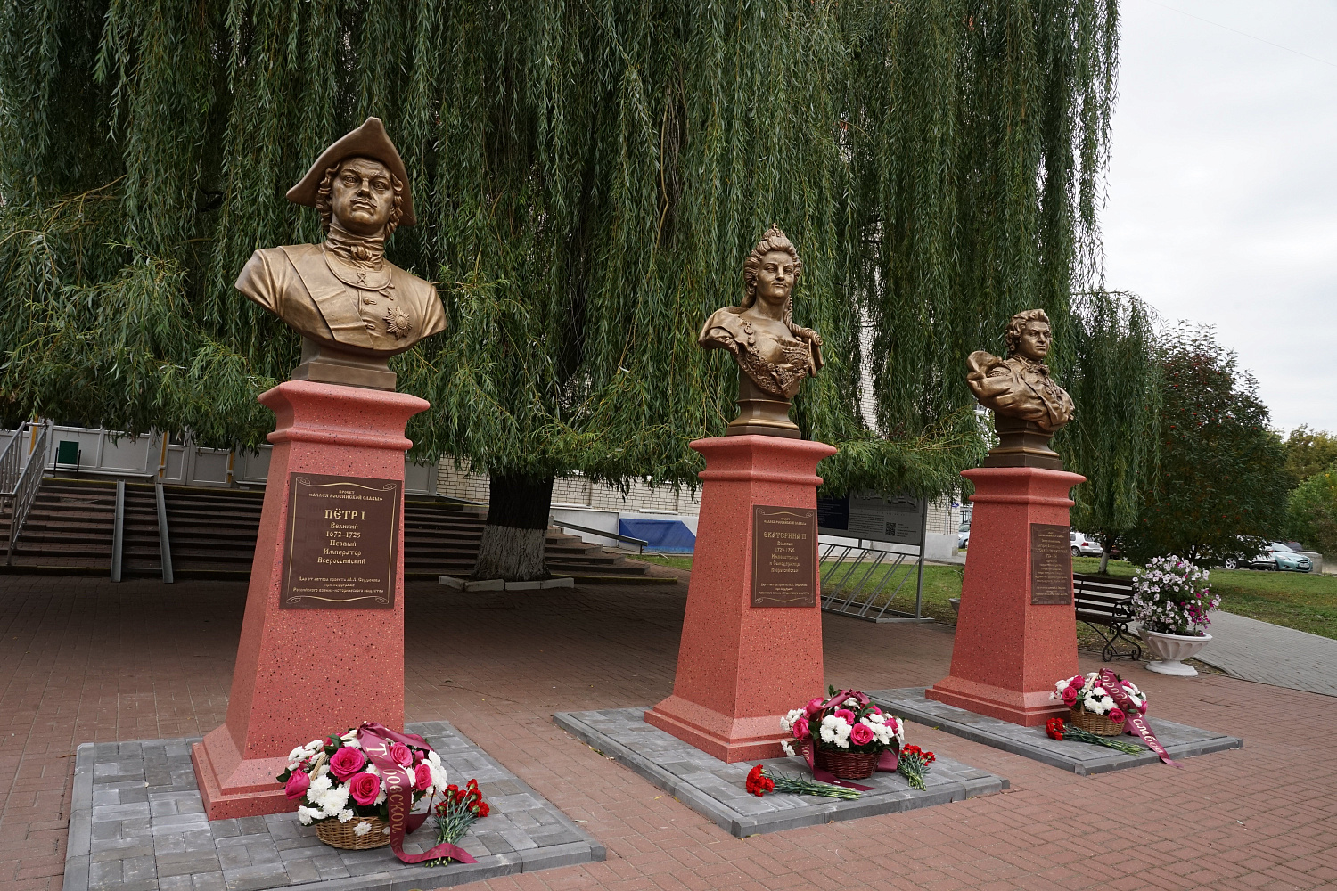 Monuments to Distinguished Compatriots Unveiled at Derzhavin University