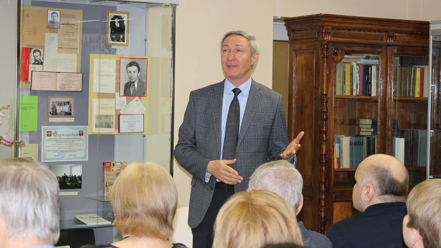 Exhibition Dedicated to the Anniversary of the History Department at Derzhavin University 