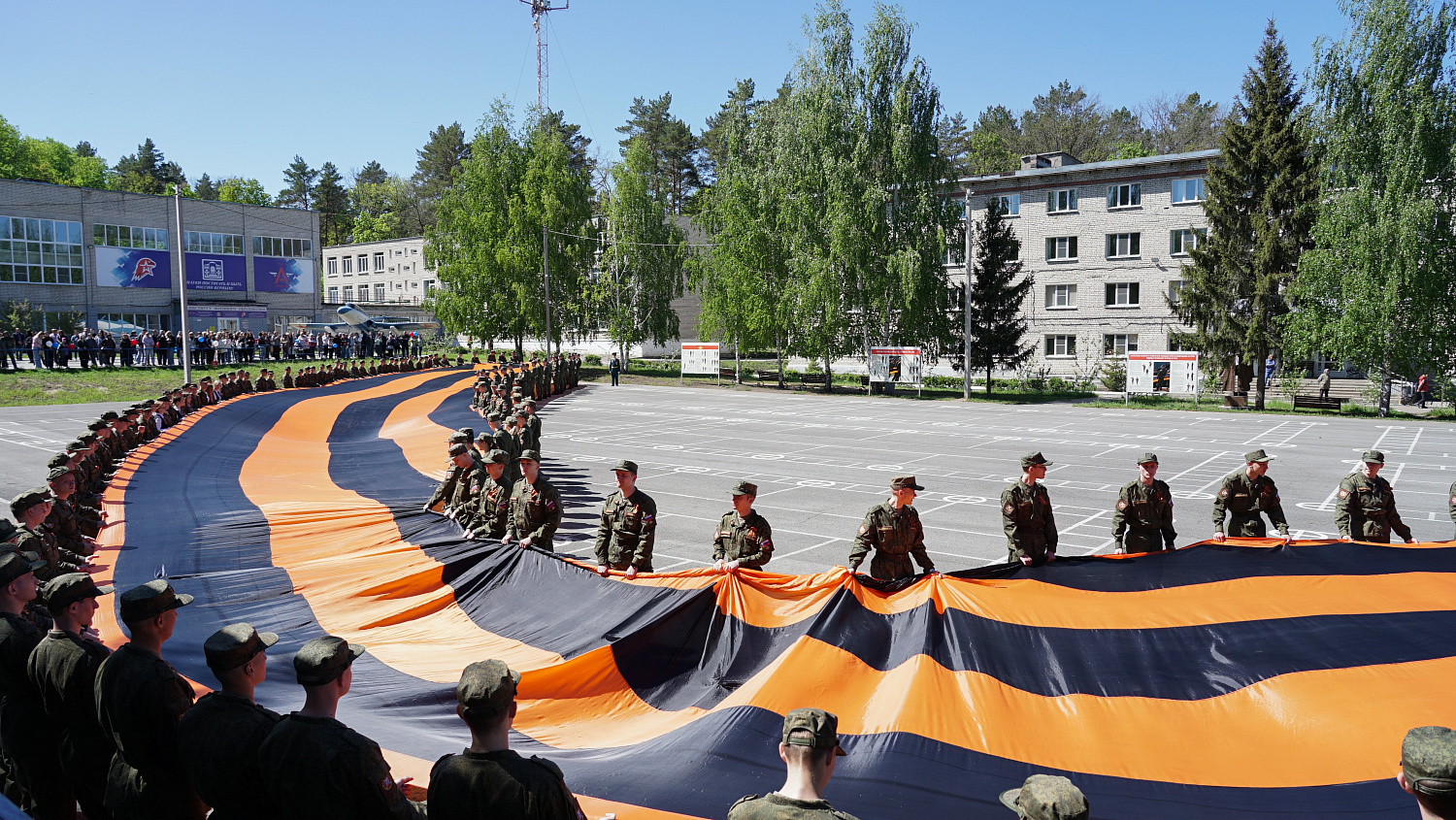 Derzhavin Students Unfold the World’s Largest St. George’s Ribbon