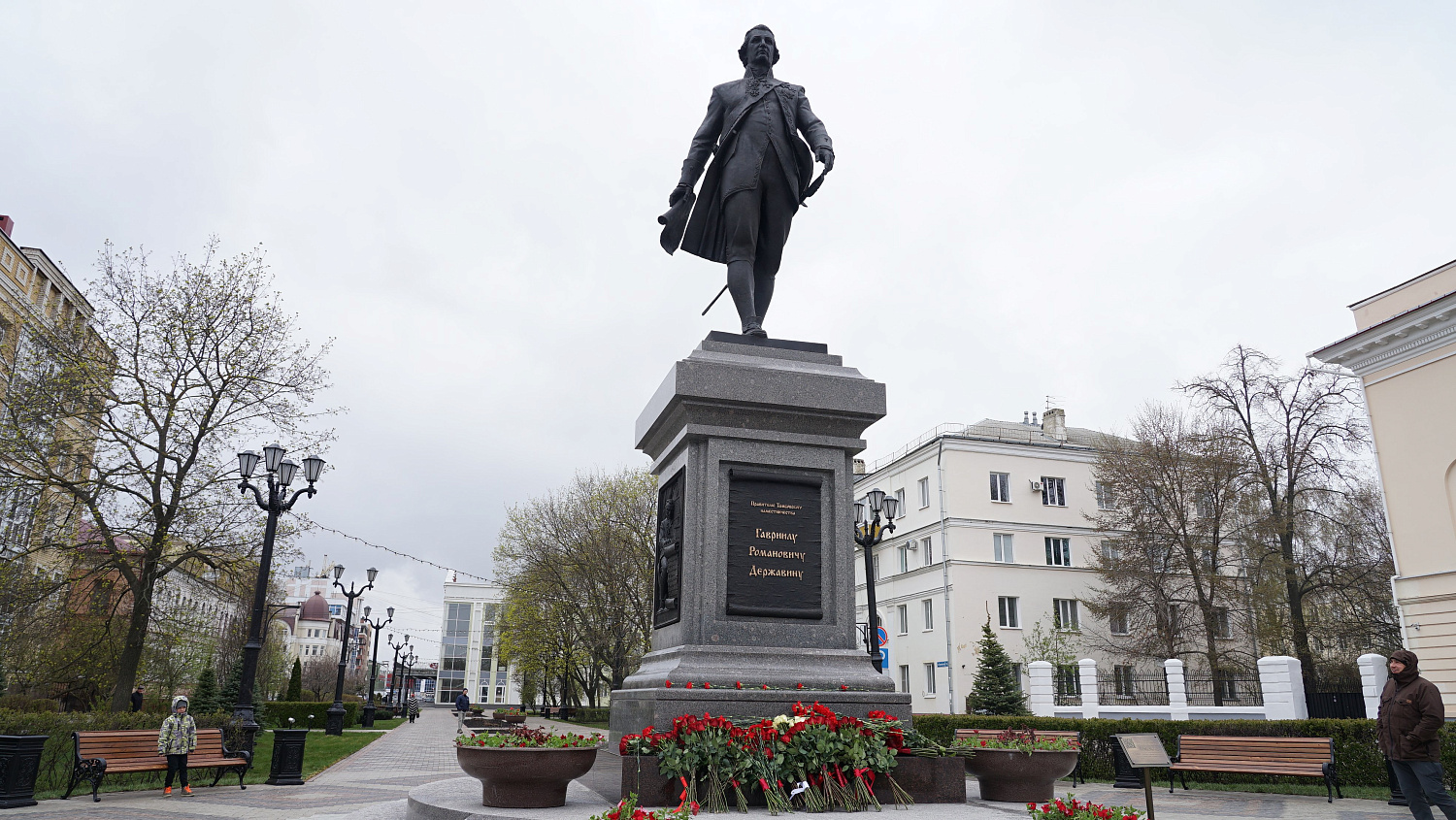 Derzhavin students participate in the unveiling ceremony of the monument to the governor of Tambov Viceroyalty, prominent statesman, and educator Gavriil Derzhavin.