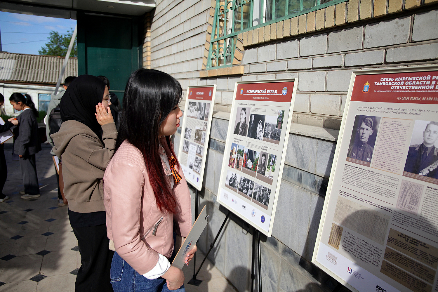 Derzhavin University travelling photo exhibition "For the Glory of the Motherland, in the Name of Victory" opened at the Russian House in Osh, Kyrgyz Republic.
