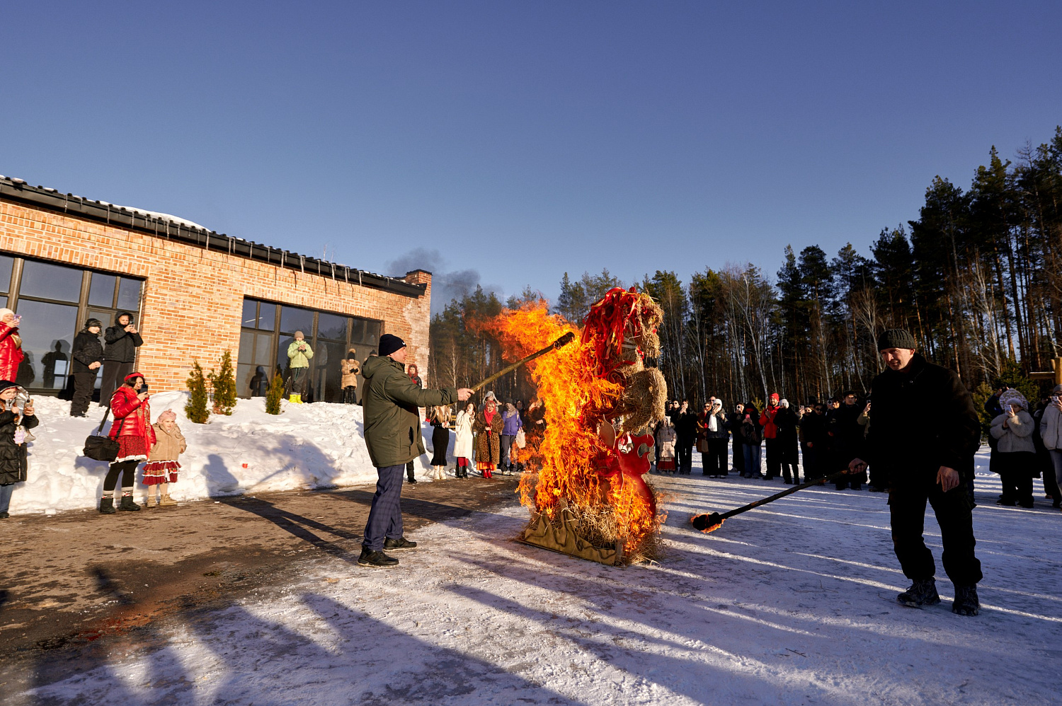 Derzhavin University, together with the I-Speak Foreign Language Center, organized a Maslenitsa and Chinese New Year celebration at the Put Equestrian Estate.