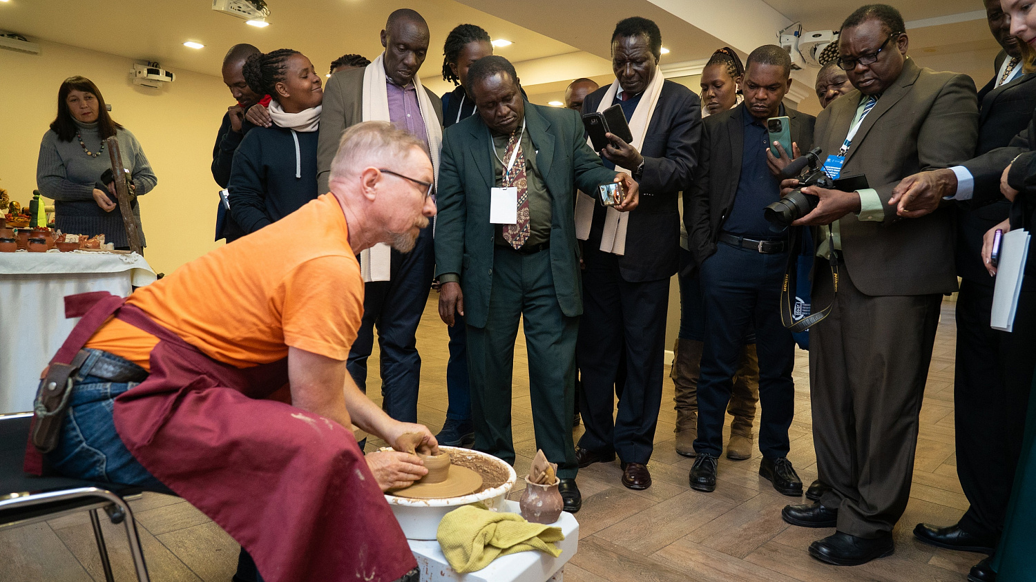 Derzhavin University Organized an Evening “Traditions of Russian Tea Drinking” for Teachers of the Republic of Uganda