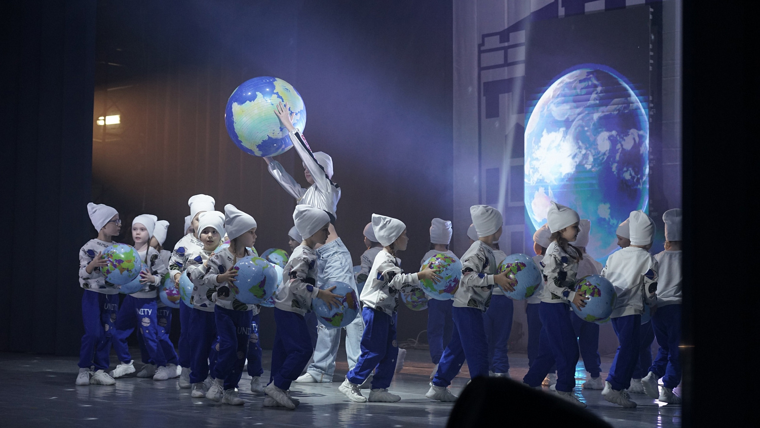 The Fiesta-TSU Ballroom Choreography Center Celebrated its 35th Anniversary with a Big Gala Concert