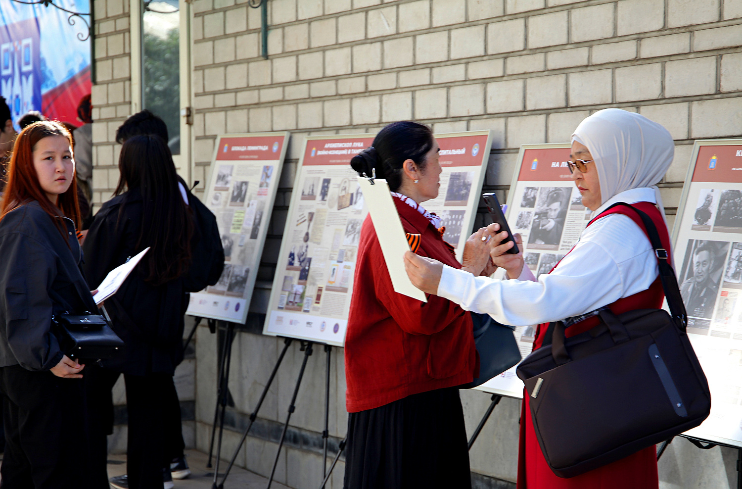 Derzhavin University travelling photo exhibition "For the Glory of the Motherland, in the Name of Victory" opened at the Russian House in Osh, Kyrgyz Republic.