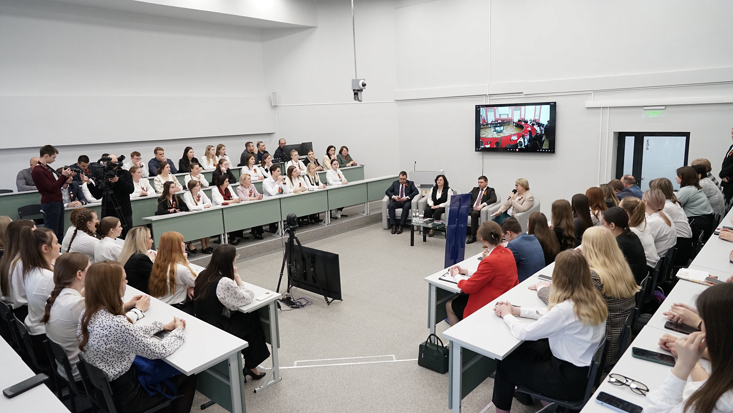 Derzhavin University Students Majoring in Pedagogy Meet Evgeny Pervyshov, Acting Governor of the Tambov Region